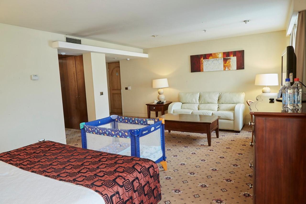Hotel Torremayor Lyon Сантяго Екстериор снимка