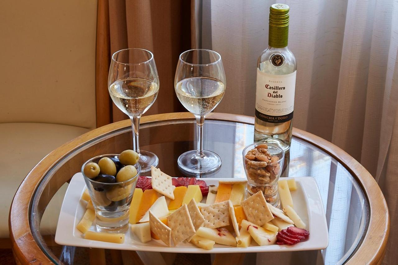 Hotel Torremayor Lyon Сантяго Екстериор снимка
