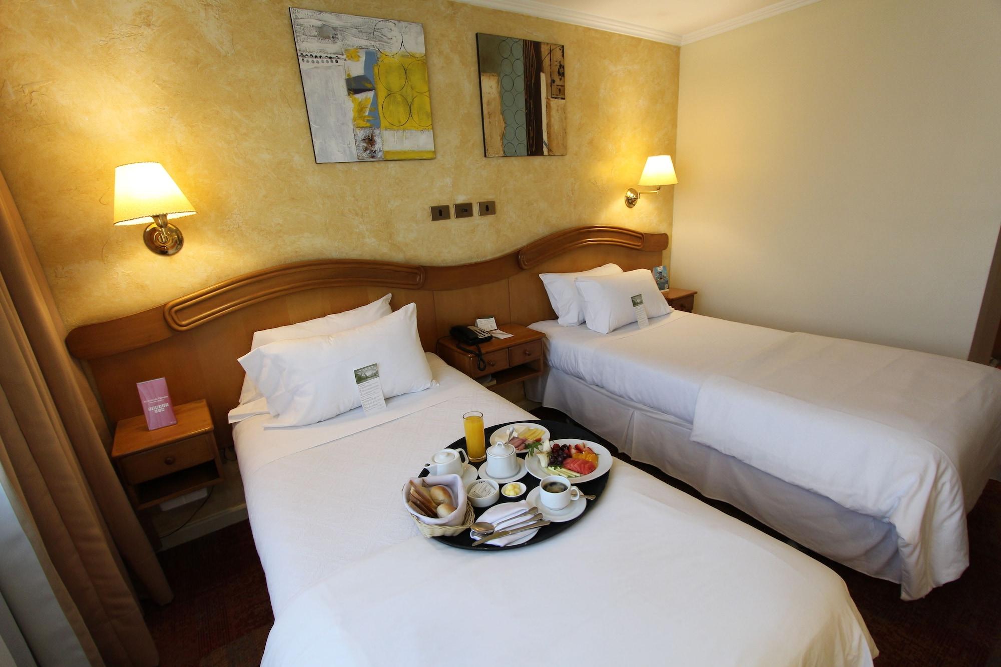 Hotel Torremayor Lyon Сантяго Екстериор снимка