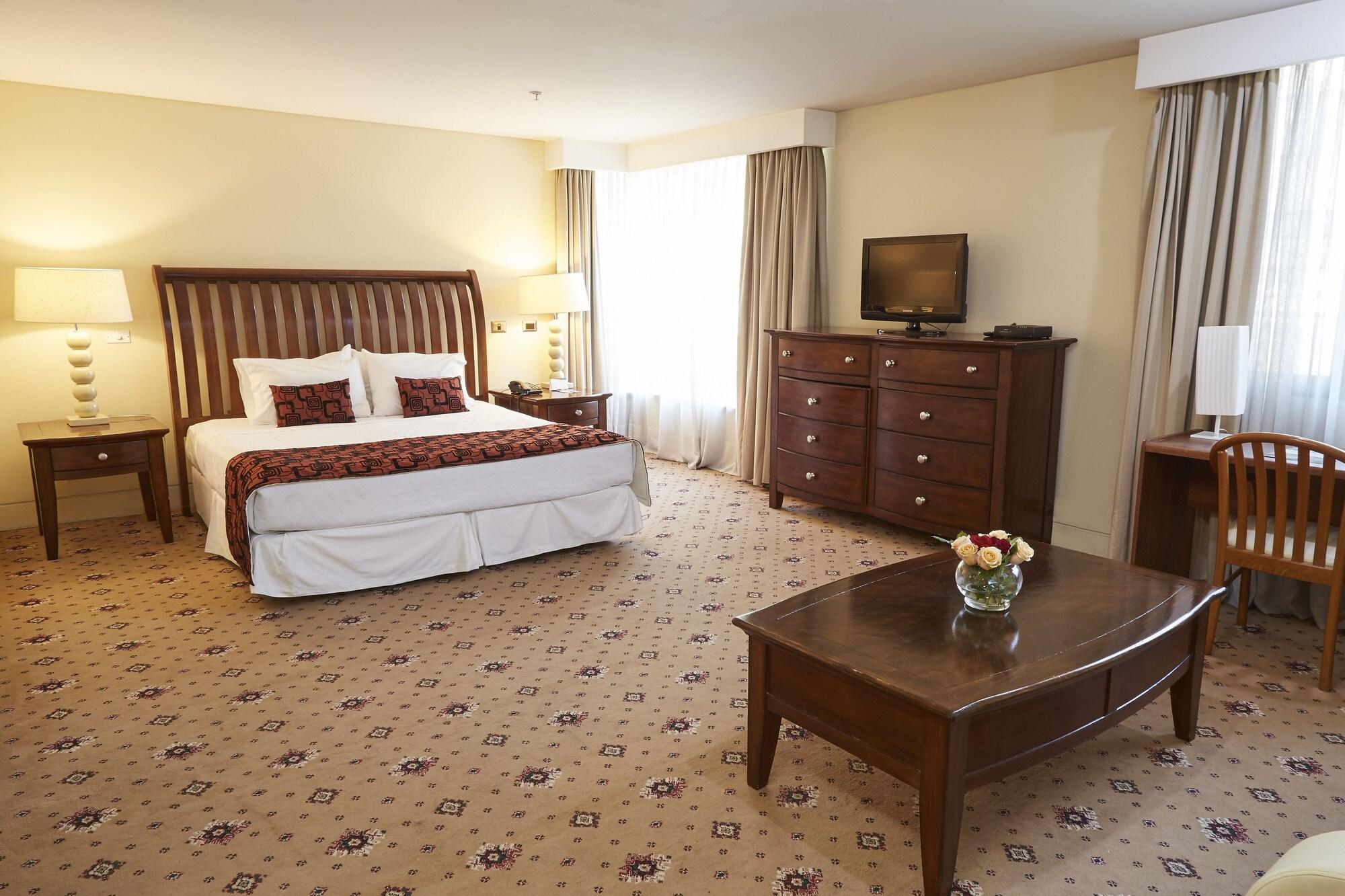 Hotel Torremayor Lyon Сантяго Екстериор снимка