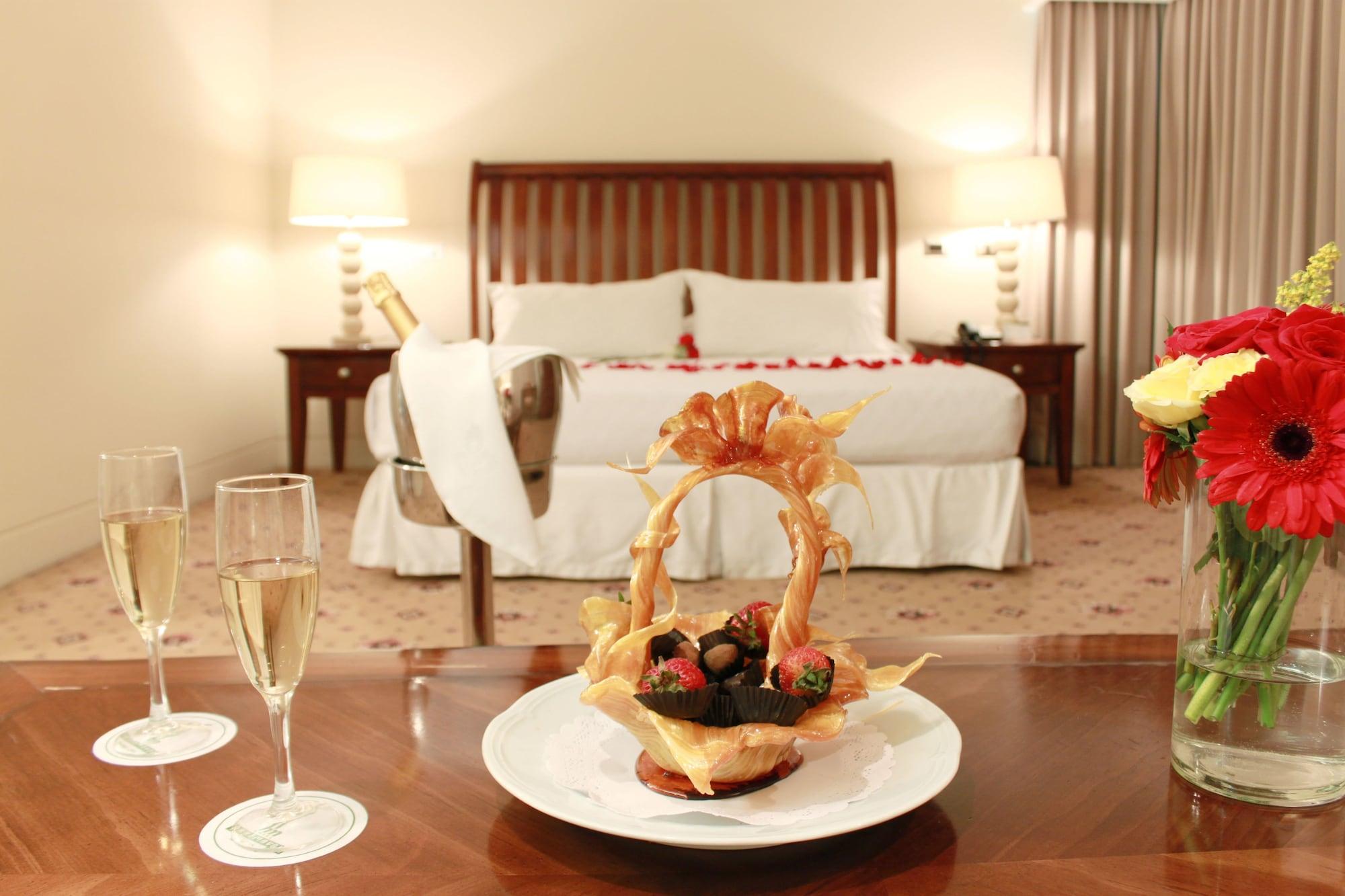 Hotel Torremayor Lyon Сантяго Екстериор снимка