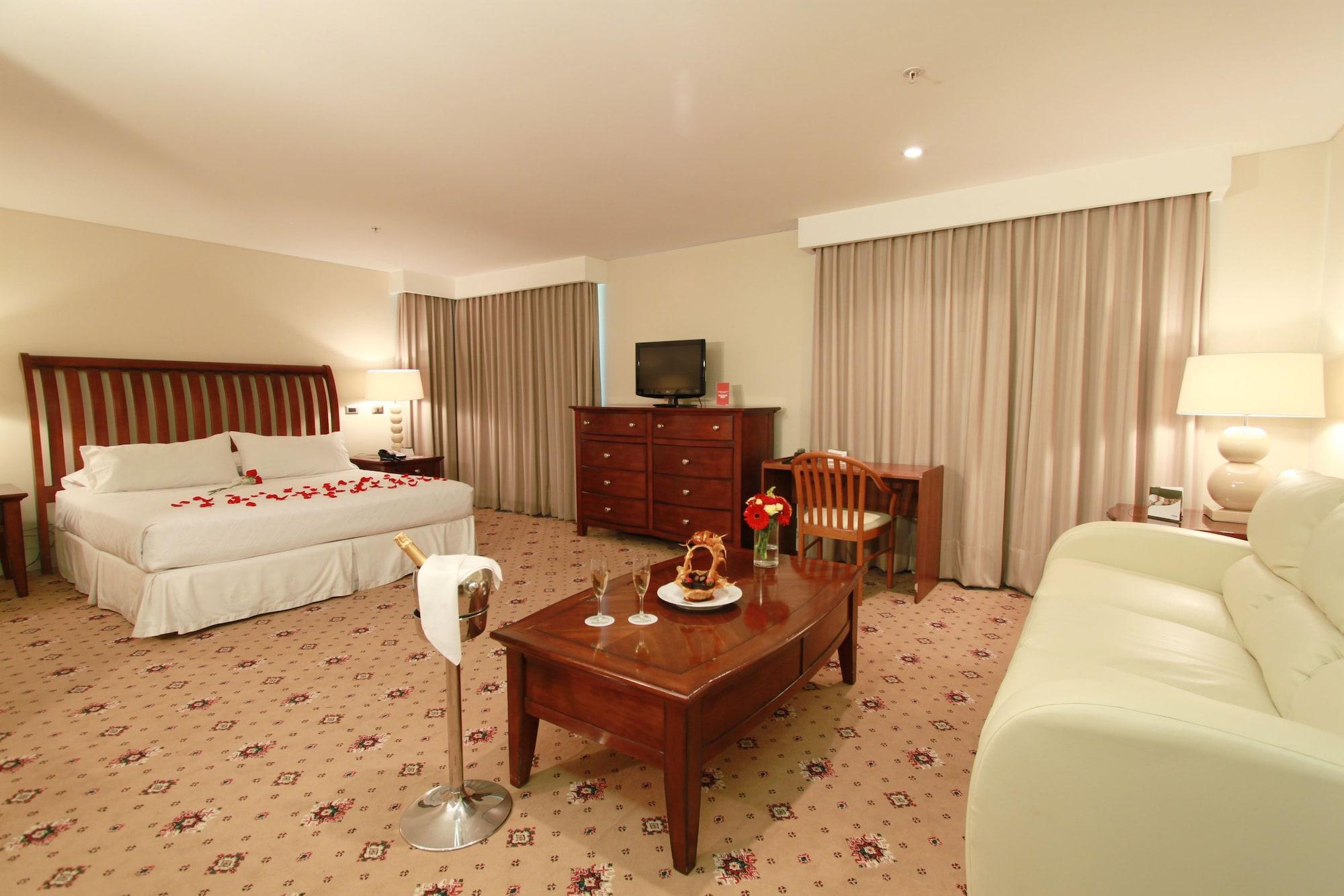 Hotel Torremayor Lyon Сантяго Екстериор снимка
