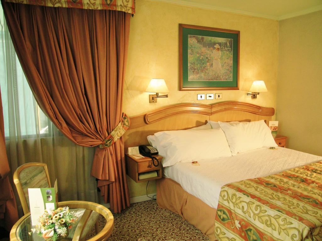 Hotel Torremayor Lyon Сантяго Екстериор снимка