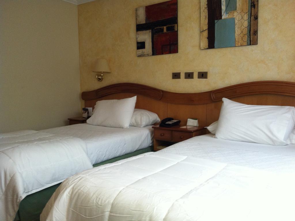 Hotel Torremayor Lyon Сантяго Екстериор снимка