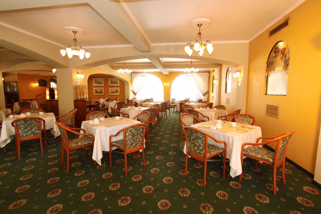 Hotel Torremayor Lyon Сантяго Екстериор снимка