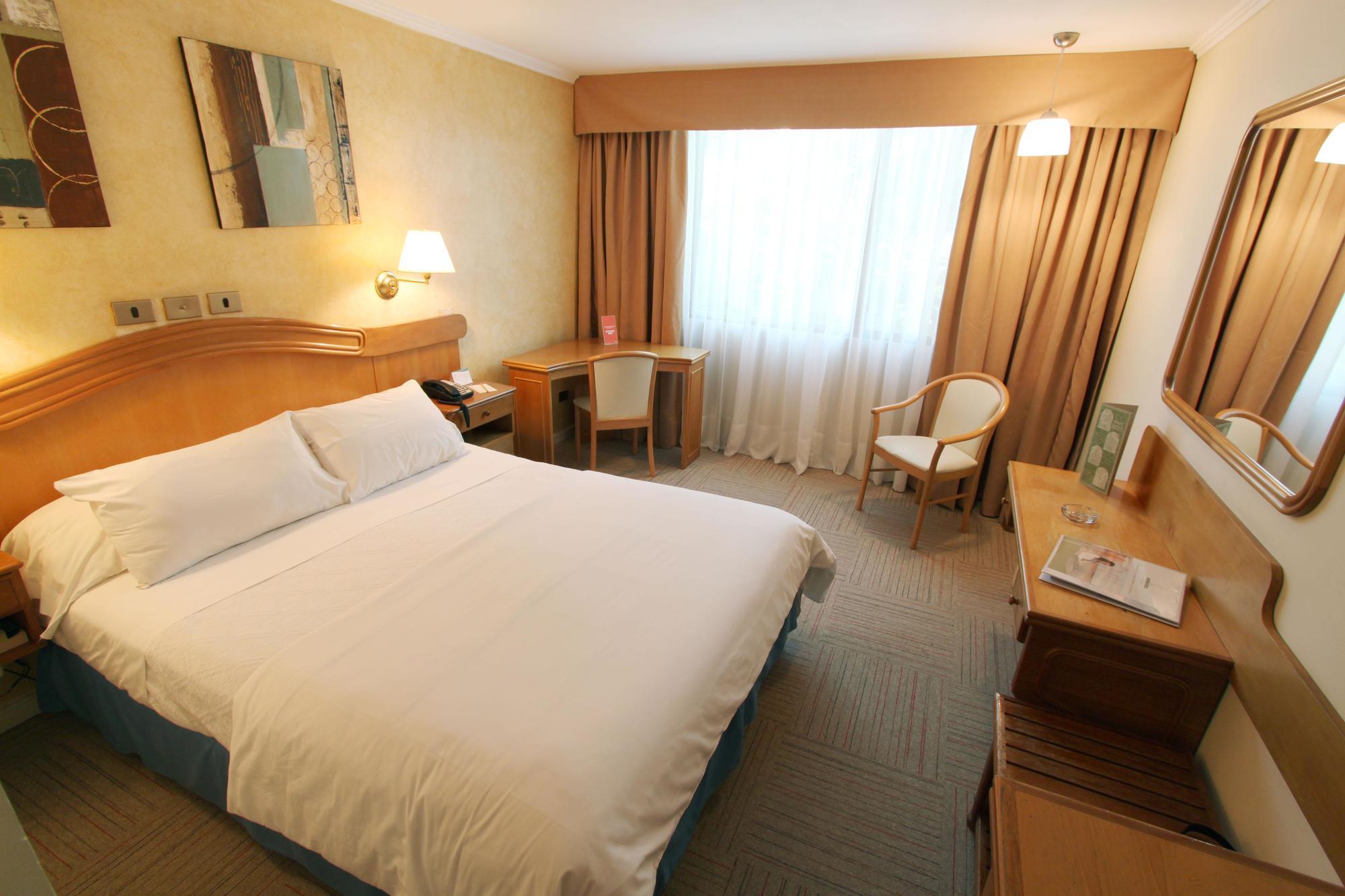 Hotel Torremayor Lyon Сантяго Стая снимка