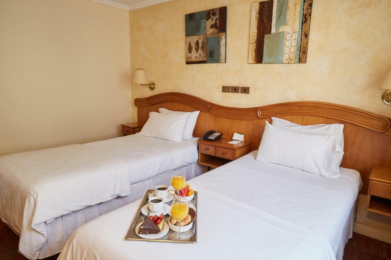 Hotel Torremayor Lyon Сантяго Екстериор снимка
